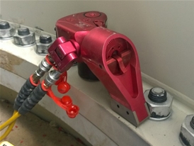 驅(qū)動(dòng)液壓扭矩扳手在張家口沽源風(fēng)場預(yù)緊塔筒螺栓